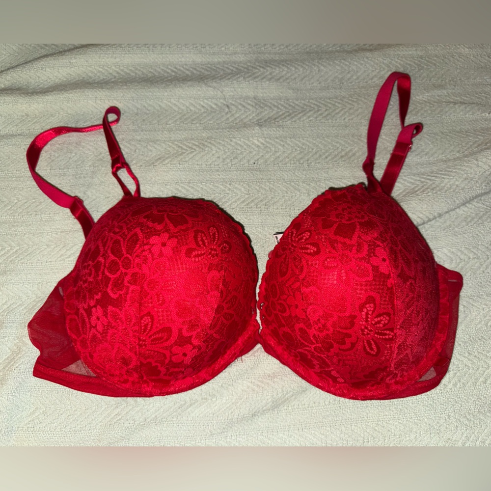 Victoria’s Secret bra 38D